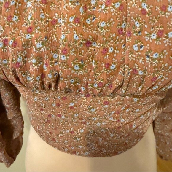 ASTR the label off the shoulder boho floral chiffon sleeve crop top size XS - Picture 4 of 11